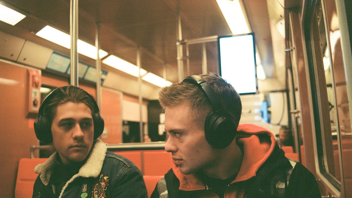 Train travel used as a setting for language listening and review
