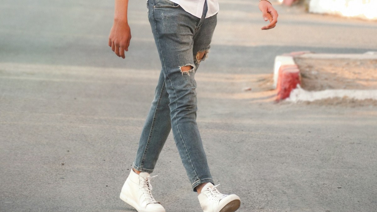 Man wearing blue jeans with a white shirt