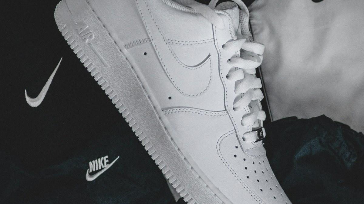 White leather sneakers with white laces