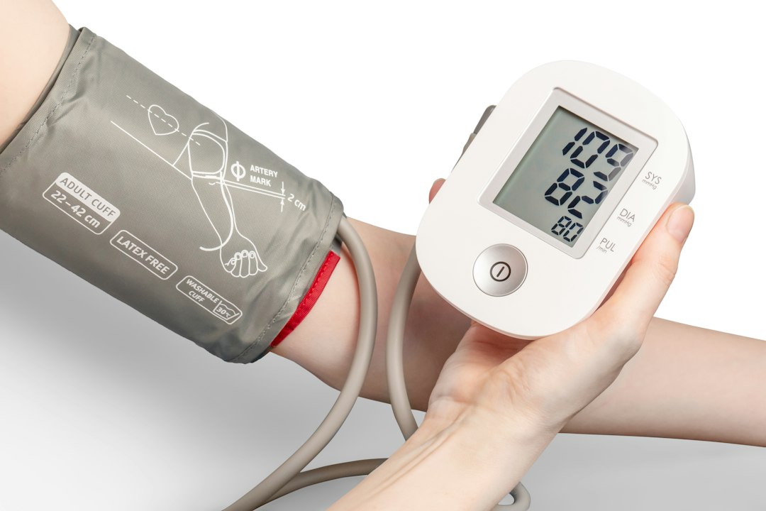 Upper arm blood pressure monitor and cuff