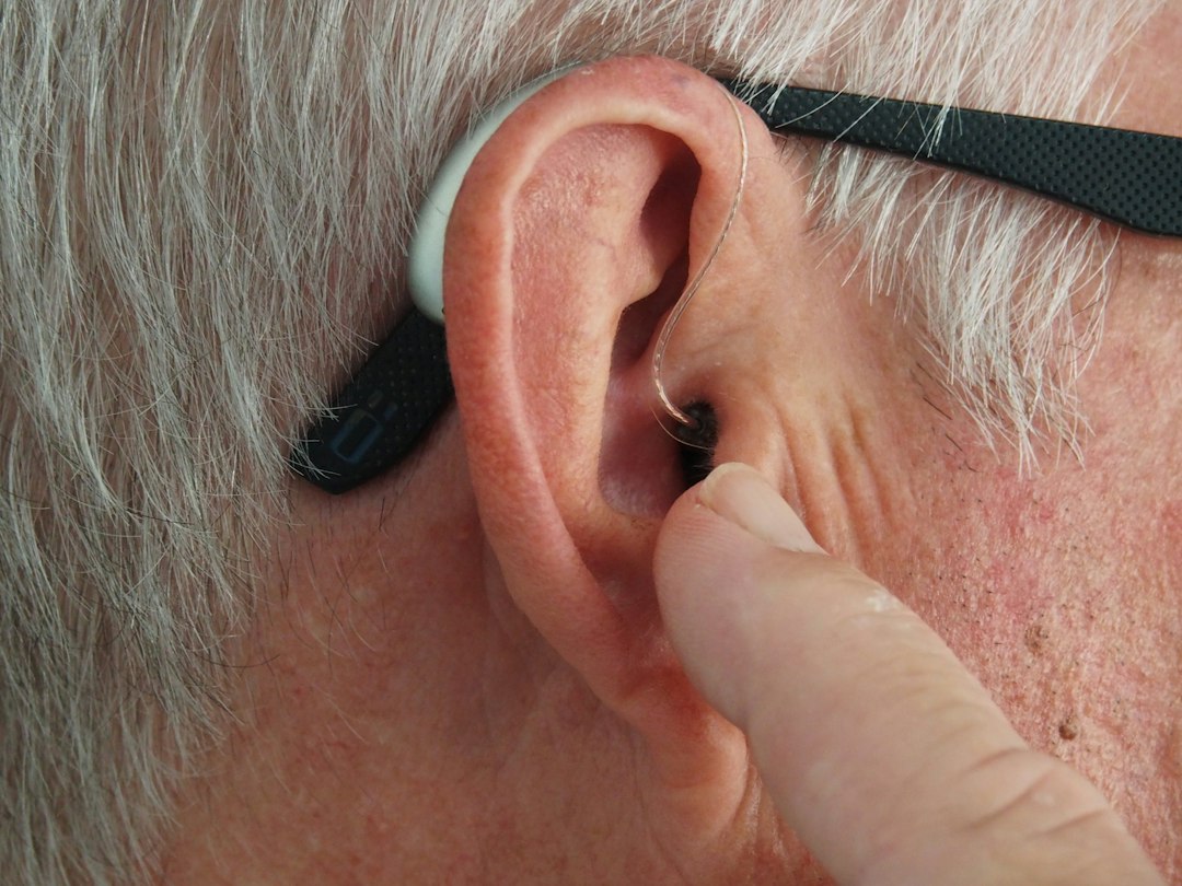 Small hearing aid device