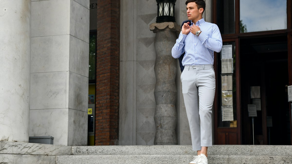 Man in a smart casual chinos outfit