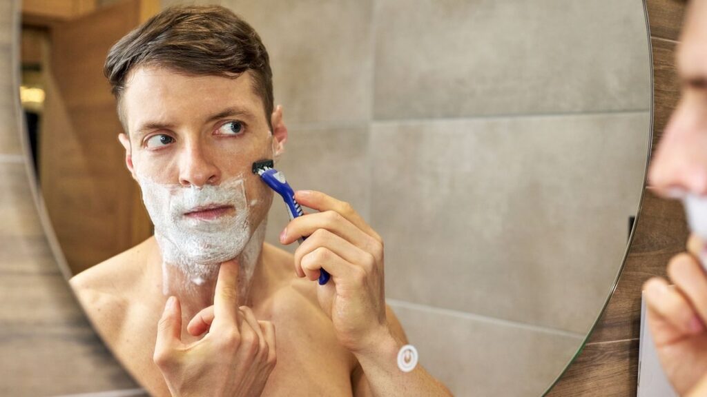 How to Use a Safety Razor Without Irritating Your Skin