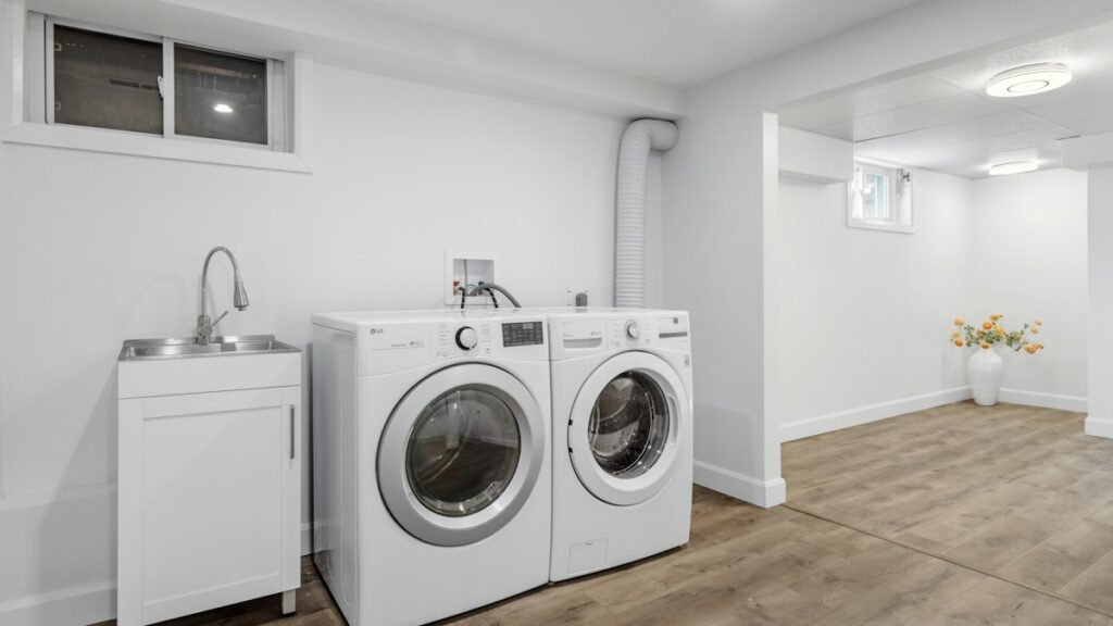 Clean laundry and washing machine