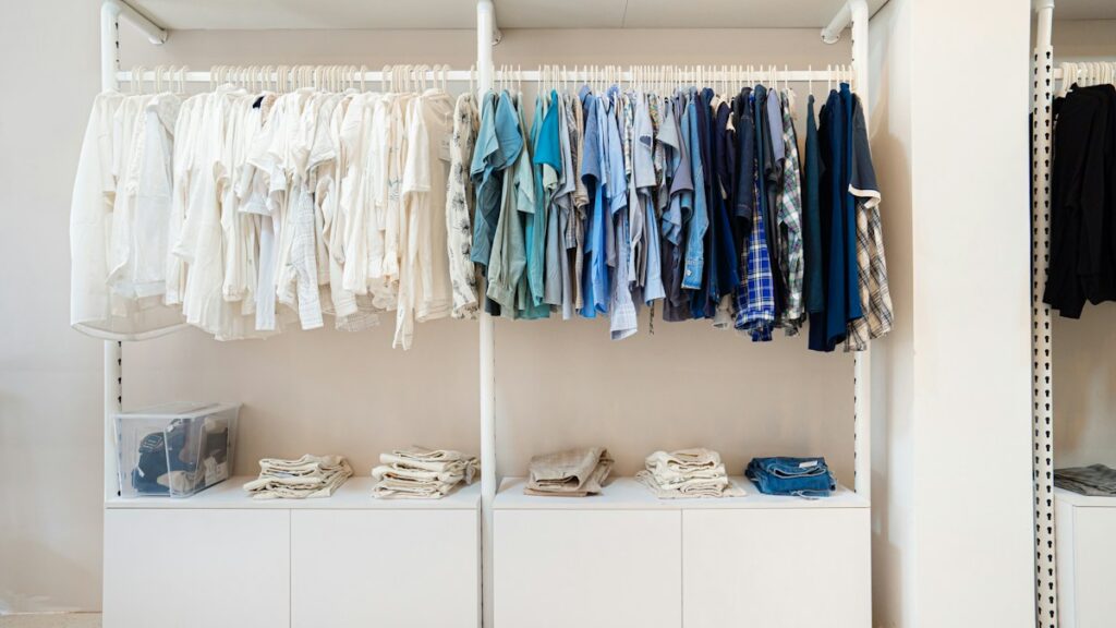 why white t-shirts turn yellow in storage and how to prevent it, supporting image 1