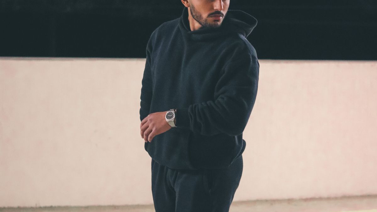 how should men's hoodies fit