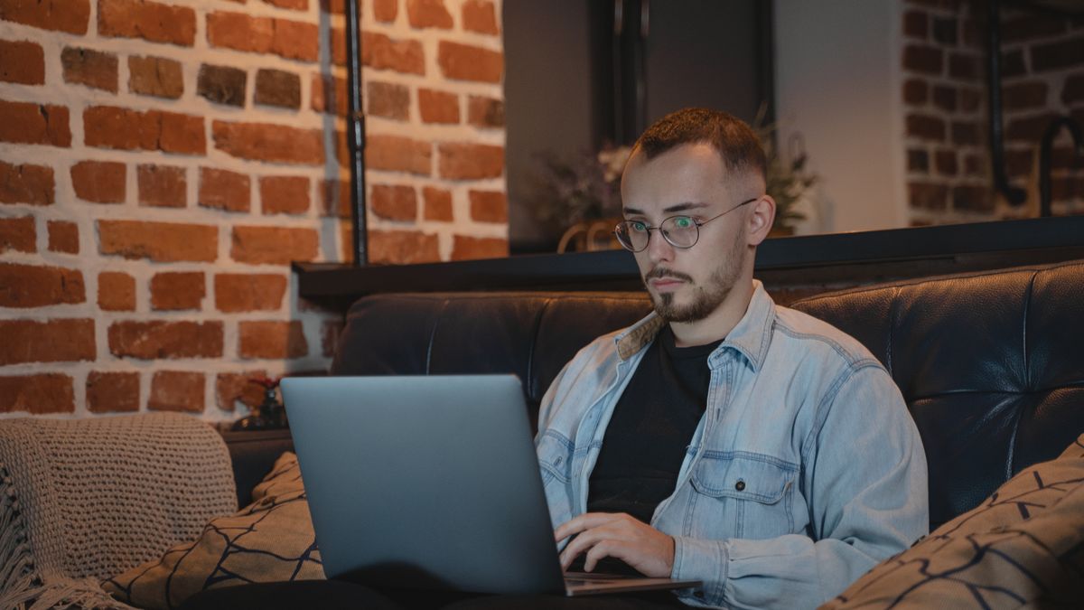 Professional testing a laptop-based workflow